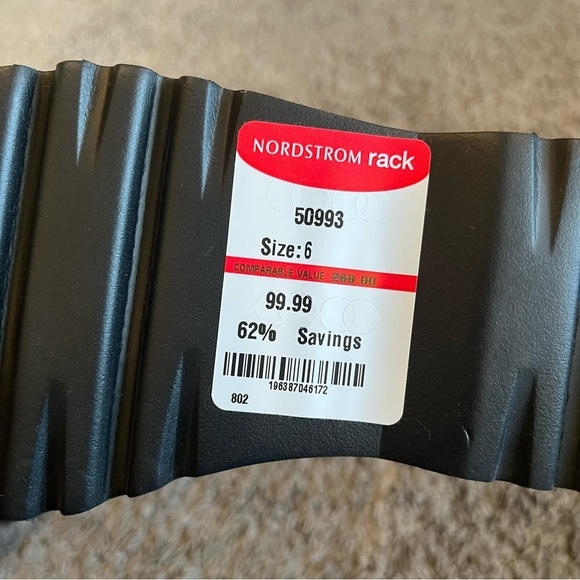 NWOT Donald Pliner Size 6 Buckled Lug Sole Ankle Bootie Brown $268 - Picture 6 of 6